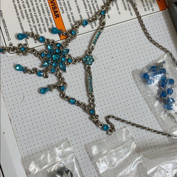 Lot of jewelry & accessories. - Picture 5 of 6